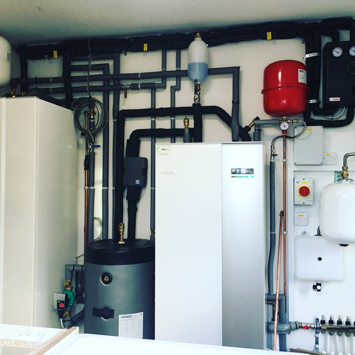 RESDevon's tweet photo. @NIBEEnergy F1145 Ground Source Heatpump installed and commissioned this week! #NIBE #GSHP #Heatpump #Renewables https://t.co/z08EoHON1e