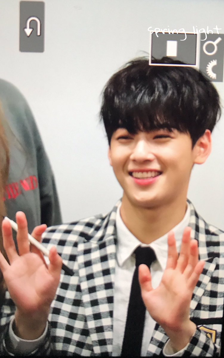New fansite! Eunwoo why so cute im in math class rn... distracting me smh
[Preview] 161111 Cr. Springlight_03