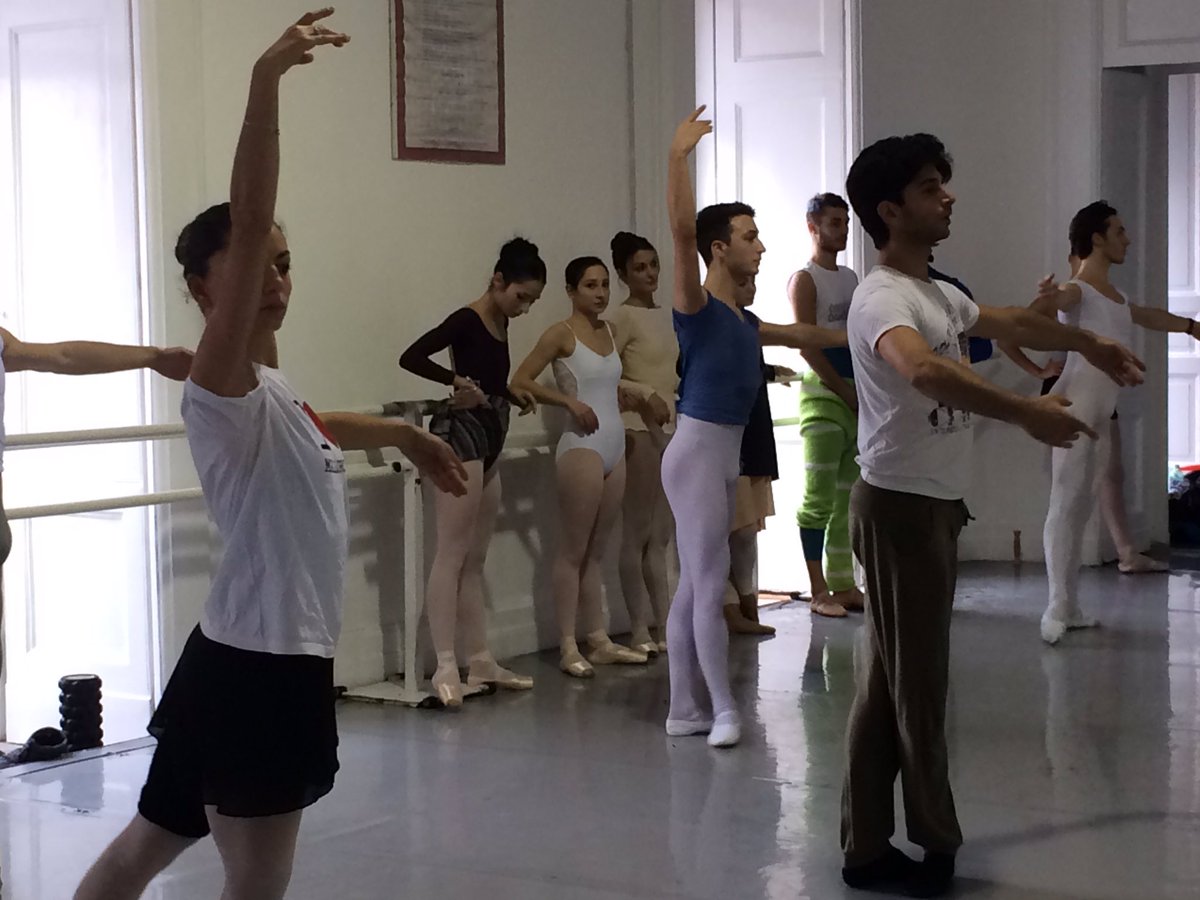 CrownDirezione's tweet image. Buon fine settimana a tutti i #dancers dalla Crown #Ballet @alemacario80 @luferrone @Luvallozzi