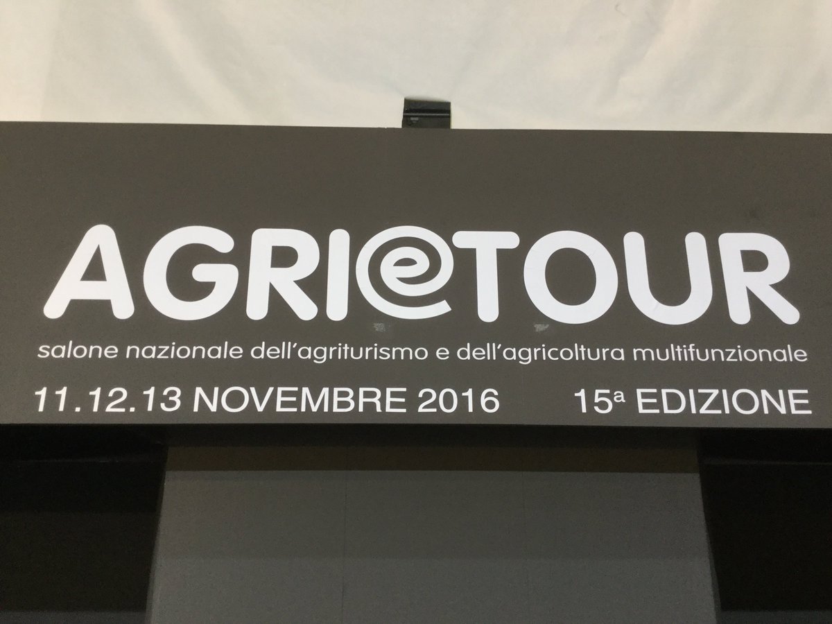 biodea_info's tweet photo. E' iniziata la conferenza di @fabioprimavera1 ad @AgrieTour sull'agricoltura biodinamica #biofertilizer #BioDea #biodinamica https://t.co/HlI7i60EiG