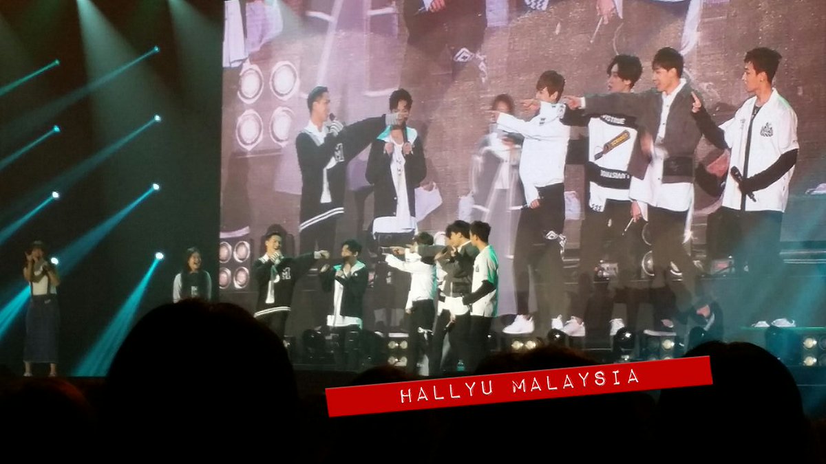 _hallyupop's tweet photo. #Teentop #틴탑 mini concert in Taiwan!!!! https://t.co/CONgrEQsu3
