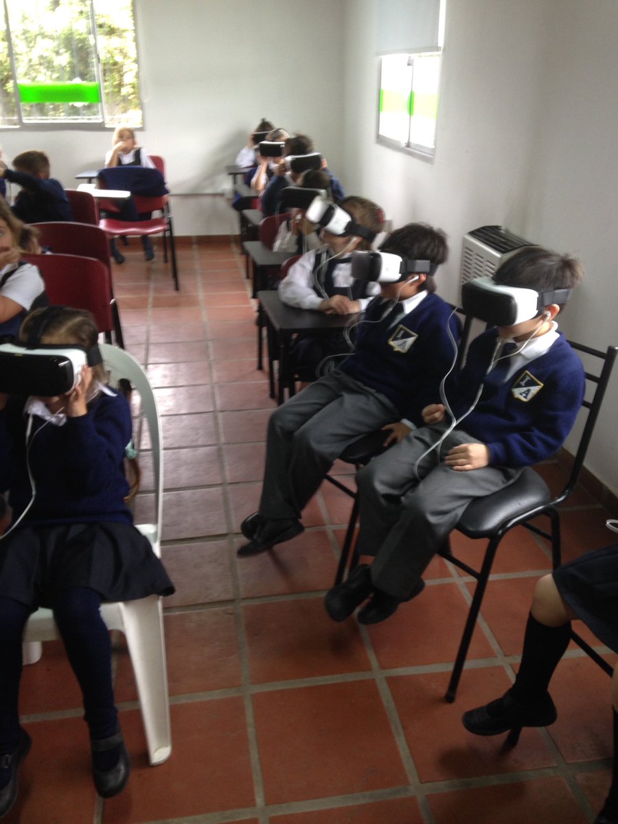 Zaal_86265's tweet image. Alumnos de 1 año de Instituto América bucean con animales marinos y realizan un safari por la selva! #RedVirtual @edgaralarconm @JUReynoso