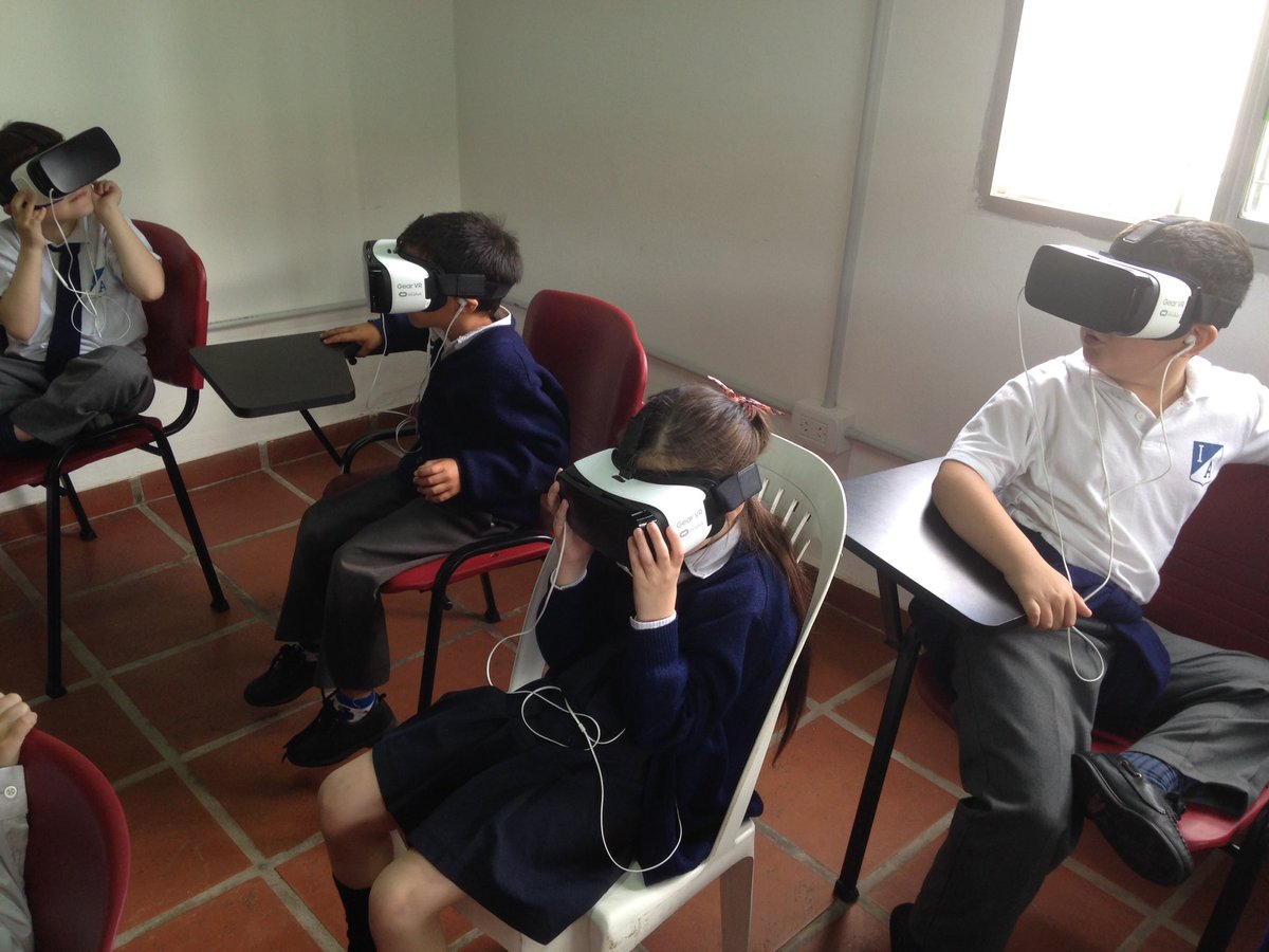 Zaal_86265's tweet image. Alumnos de 1 año de Instituto América bucean con animales marinos y realizan un safari por la selva! #RedVirtual @edgaralarconm @JUReynoso