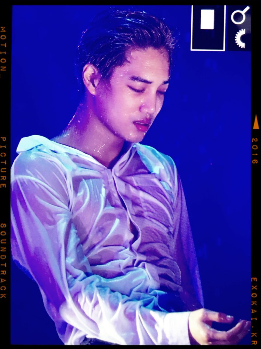 exokai_kr's tweet photo. 161109 오늘 심하게 잘 생겼죠 김다비드 https://t.co/UyK7FoZyyN