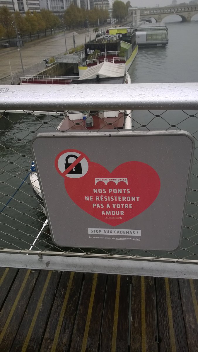 GYB_901's tweet photo. Tough love at Passerelle Simone de Beauvoir #lovewithoutlocks #lboroParis #lboroontour @lborogeography https://t.co/nxedLqFOoN