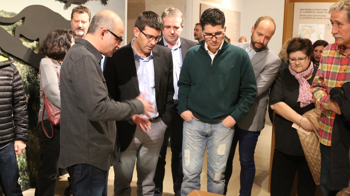 dipvalencia's tweet photo. .@JorgeRodrigz_ inaugura l'expo 'Un Món de Feres' al #MAOVA per 'aproximar la cultura a les comarques valencianes' https://t.co/gZjJaaB1ee https://t.co/DLVoITvcj1