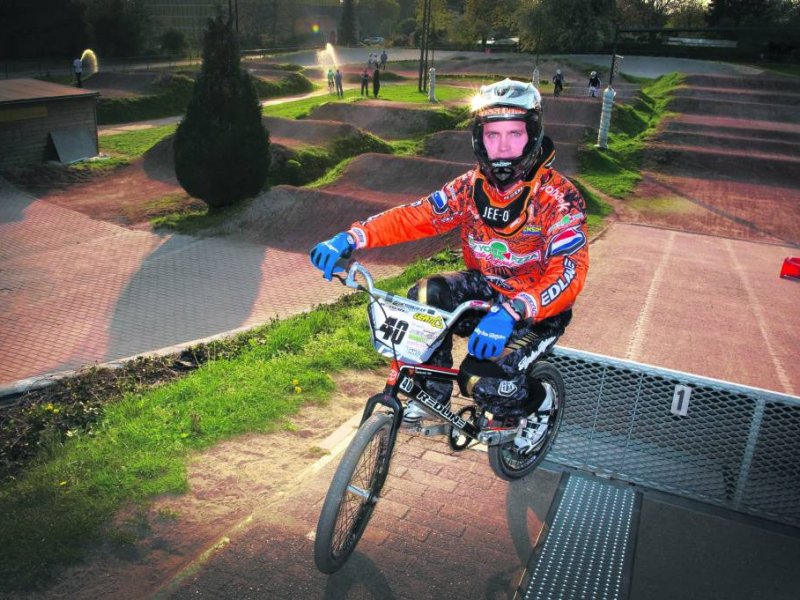 Hieper de piep HOERA! Gefeliciteerd met je verjaardag <a href="/sanderbisseling/">Sander Bisseling</a>. Maak er wat moois van.