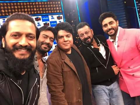 YaaronKiBaraat's tweet photo. Yay Yay Yay! @ajaydevgn @juniorbachchan @duttsanjay at @Riteishd & @SimplySajidK 's #YaaronKiBaraat ;) https://t.co/X1oV94QXCn