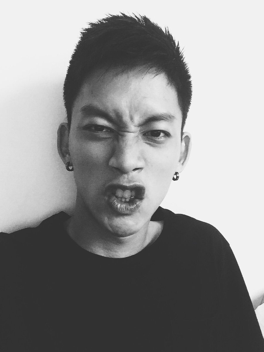 TrulyNoah's tweet photo. Fixed up my Invisalign today + got a fresh cut βοΈ Thank you West Coast Dental and Monsoon! #ConstipatedFace https://t.co/F18e9RagyX