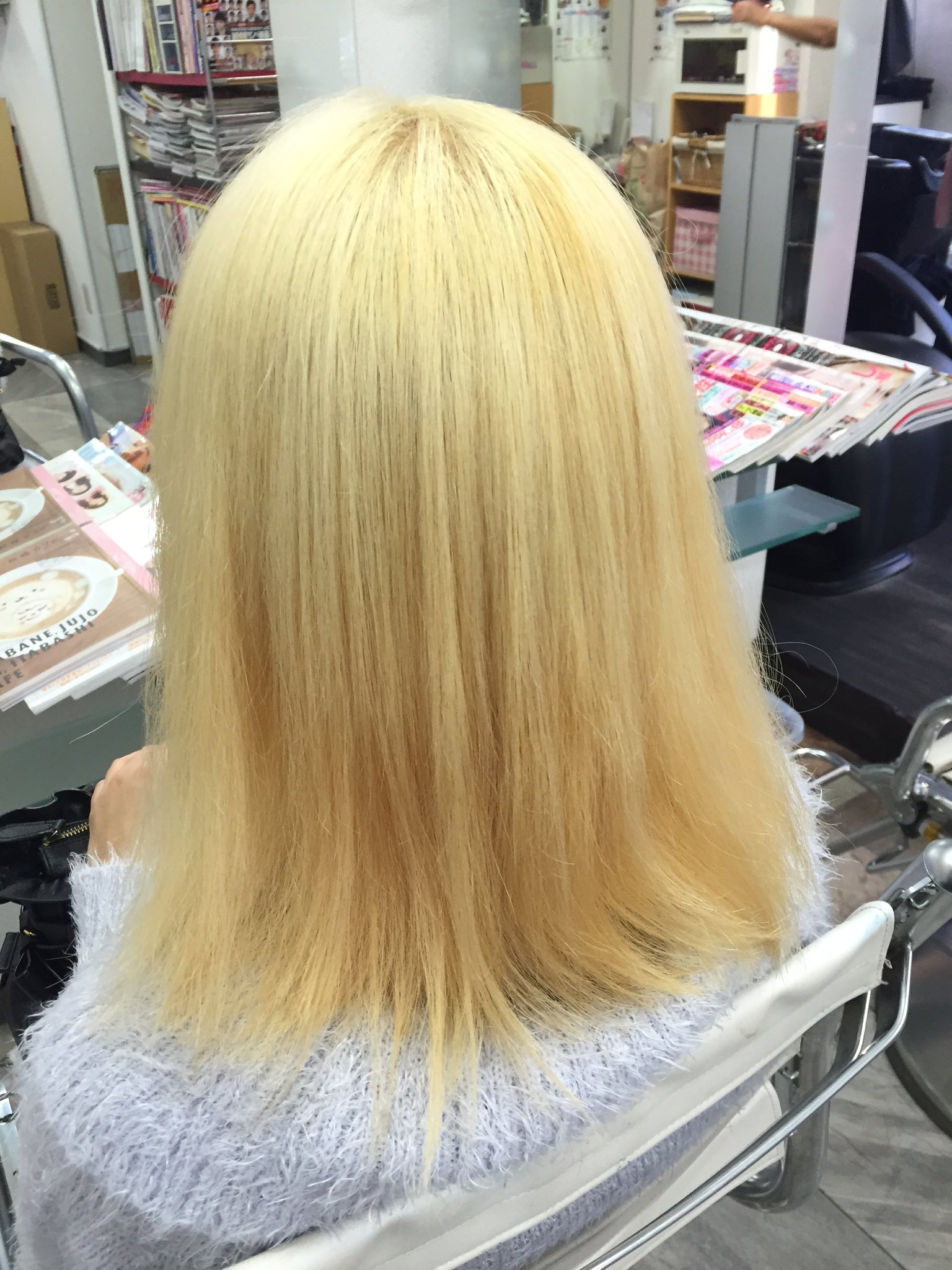 ストロベリーロックス 赤羽カラー専門店 در توییتر 本日のヘアカラー ホワイトブリーチ2回で白金ヘアーに ここから色を入れてもいいけど今回はあえて抜いただけで前髪にワンポイントでベージュ系ブラウンを 黒染め履歴がなければ2回でここまで ストロベリーロックス 赤羽カラー専門店 در توییتر 本日のヘアカラー ホワイトブリーチ2回で白金ヘアーに ここから色を入れてもいいけど今回はあえて抜いただけで前髪にワンポイントでベージュ系ブラウンを 黒染め履歴がなければ2回でここまで