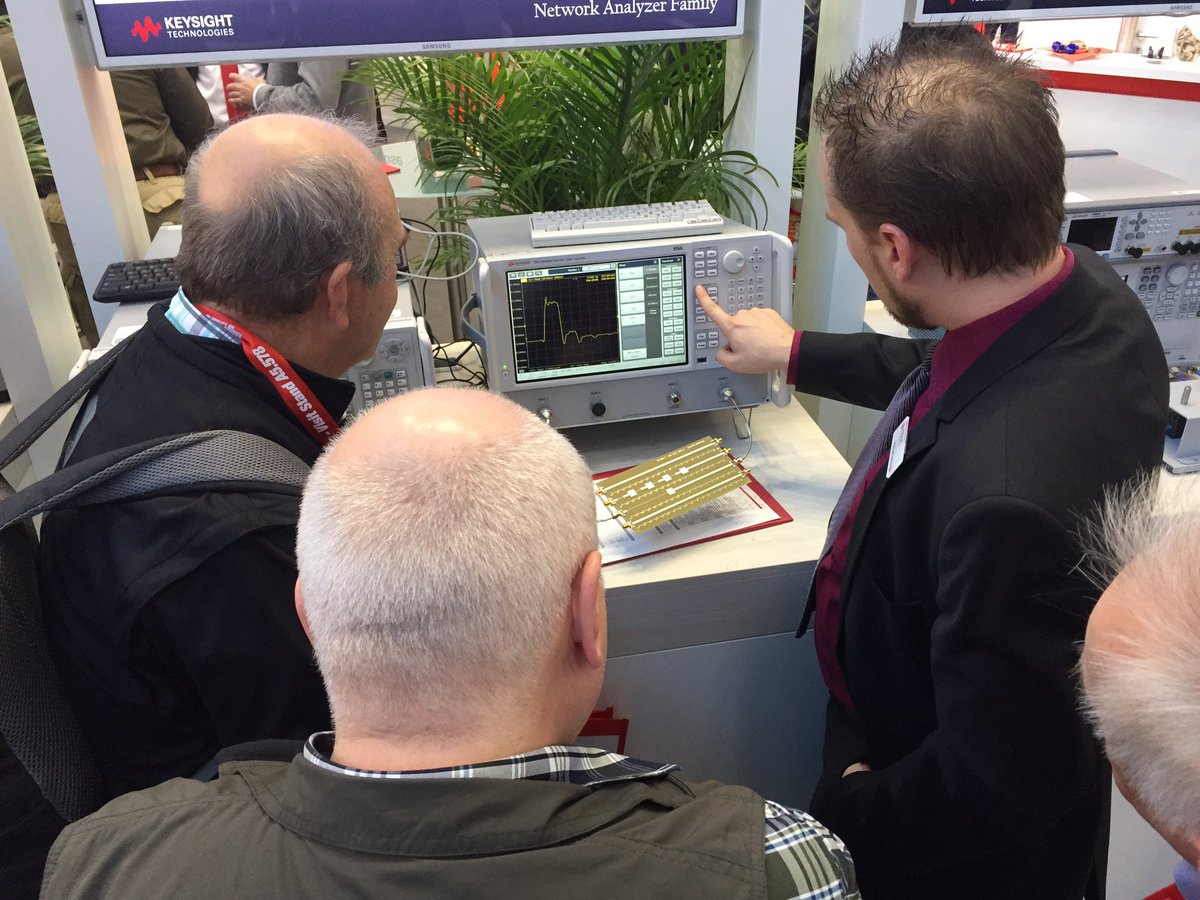 Gdamorekeys's tweet photo. Showing the power of the network analyzer time domain @electronicaFair @Keysight #redefinethelimits https://t.co/E4BDSSnBwY