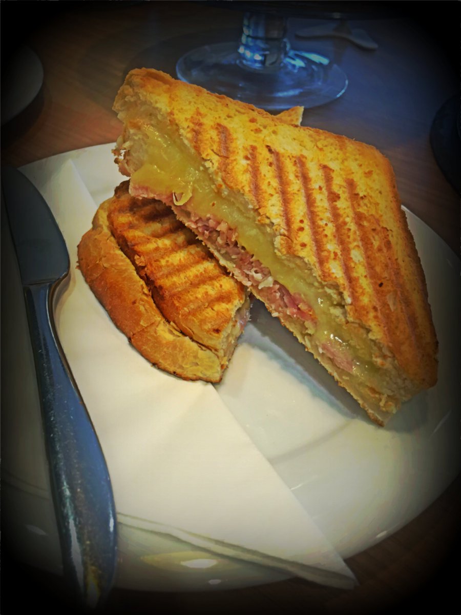 Discovered our freshly-made sandwiches/baguettes/panini? Choose fillings from our range of delicious ingredients! Your lunch, made your way