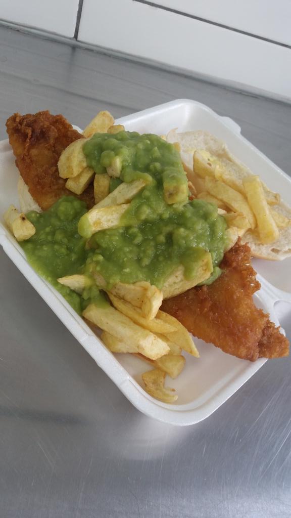 Something to help keep you warm during this cold snowy morning ☺️ Doors open at 11:30 so pop on in folks
#fishandchips #cfbleeds #Food