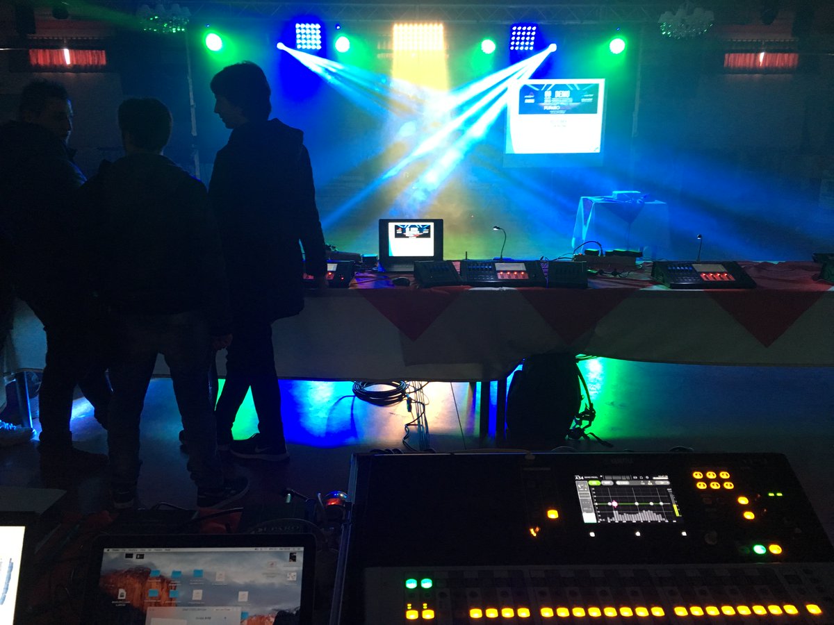 proelworld's tweet image. Demo to #PuparoMusic by Sagitter.com and AxiomProAudio.com
#Quiver #AX800A #professionalaudio #lighting #sagitterlighting