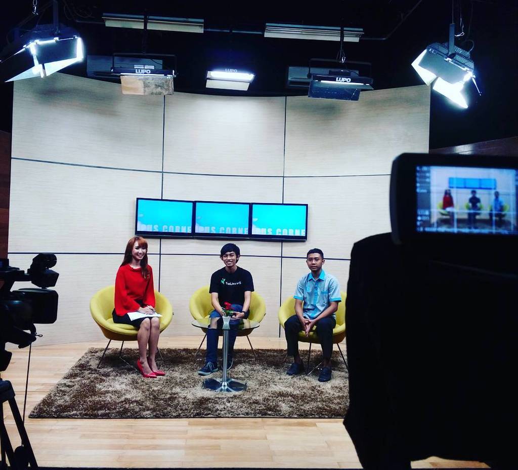 dikyarga's tweet image. Siang tadi @doscomedia x #tealinuxos  di Campus Corner TVKU instagram.com/p/BMlmaFJD9D1/