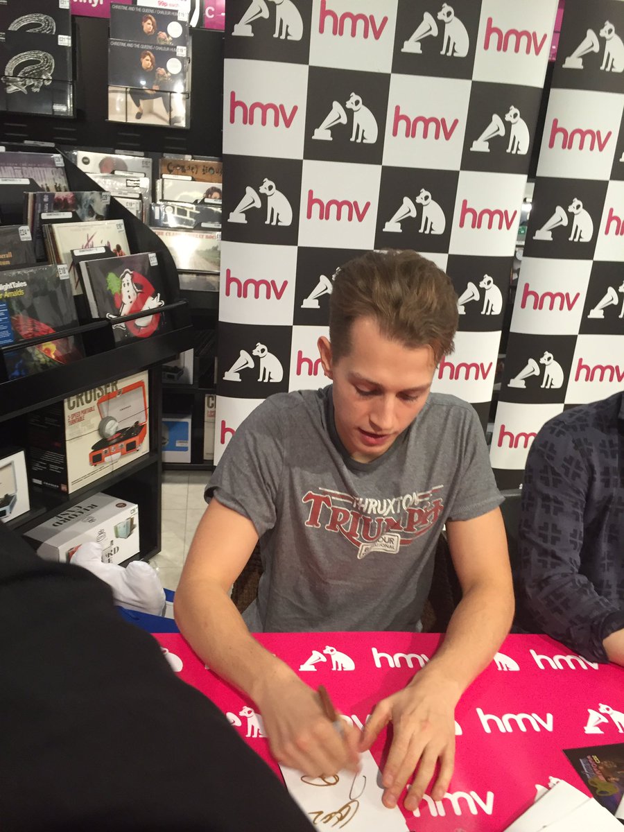 lozz69's tweet photo. @TheVampsband my daughter loved meeting u&amp;u were all lovely.Shame about some of the security bein ruff with 13yrolds https://t.co/gmlvLFutto