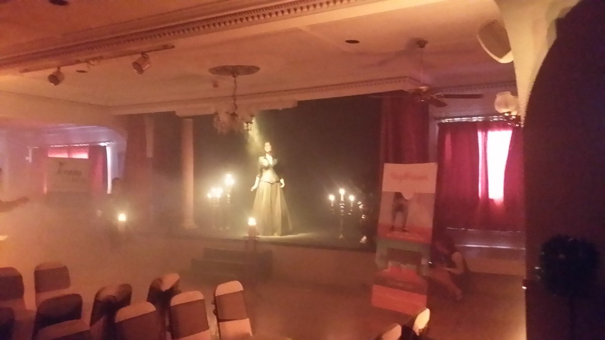 What an entrance to this year's event! @cornwallwedmeet @JennyWrenEvents  #cornwallwedmeetup