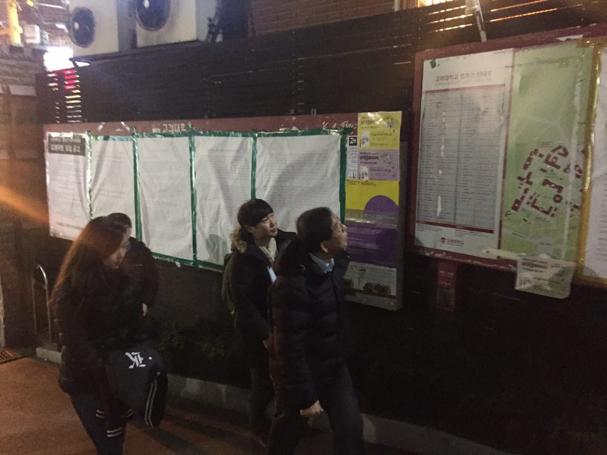wonsoonpark's tweet photo. 한 시민의 초대로 고려대를 찾았습니다. 대자보에 꾹꾹 눌러쓴 한글자 한글자를 마음에 새깁니다. '혼용무도' 한 세력들이 분노한 국민들의 심판으로 임기를 다하지 못했다고 역사에 기록되는 것이 정의입니다. 정의롭고 공정한 새로운 대한민국 역사를 써갑시다. https://t.co/1NvRAUbq1k