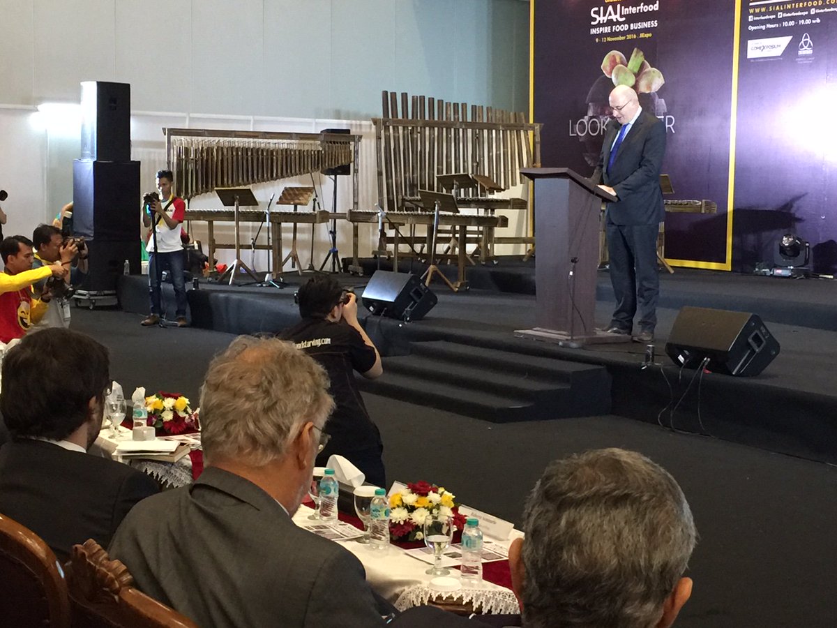 uni_eropa's tweet image. #EU @EU_Agri Commissioner @PhilHoganEU delivers speech and cuts ribbon to mark opening of #SIALINTERFOOD2016 @interfoodexpo in Jakarta today