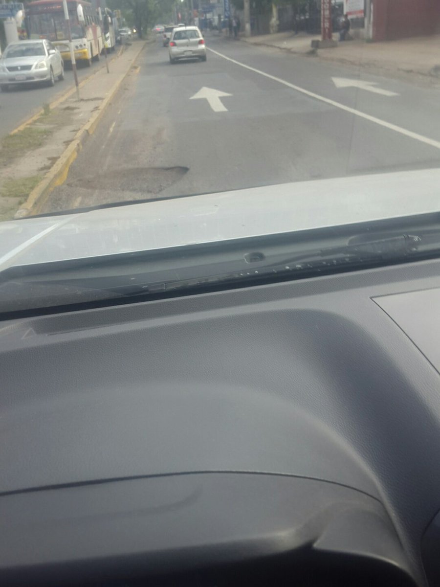 parrisroberto's tweet photo. @clariarias  los baches son el problema en el viaducto de república Argentina https://t.co/cTn7uRJN7Q