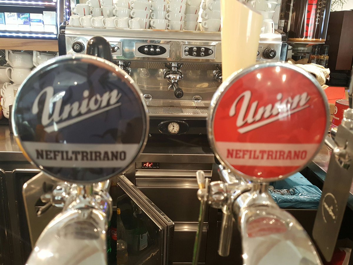 BarMakalonca's tweet photo. pridi in se odžejaj :) we take care of your thirst ❤ #unionnefiltrirano #temno #svetlo #mešano #sonce #osvezitev #barmakalonca https://t.co/9jE6POjhvh