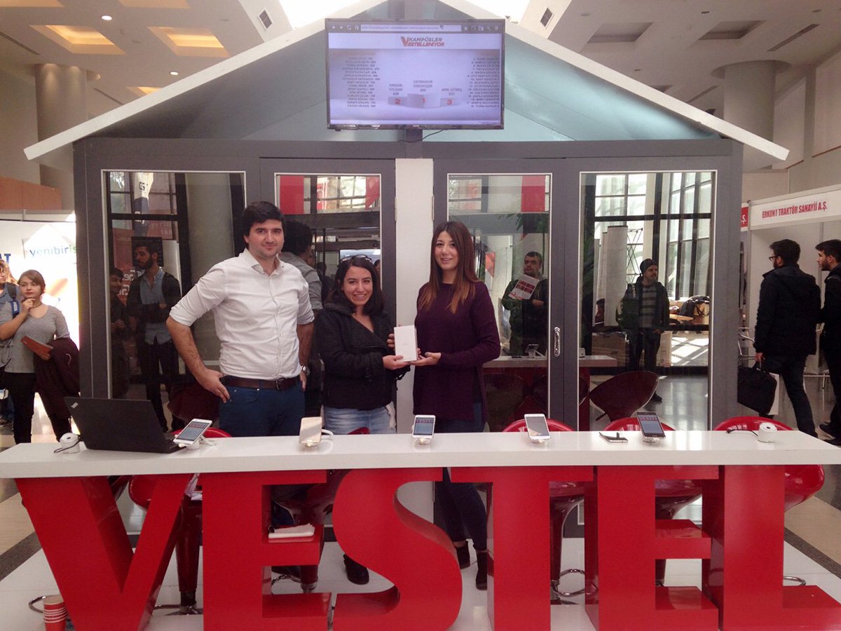 3-4 Kasım ODTÜ Kariyer Fuarındaki VR oyunumuzda Vestel Venus kazanan @osmanemrebilici ve <a href="/ilaydaa/">Hihello</a> 'yı tebrik ediyoruz!👏👏