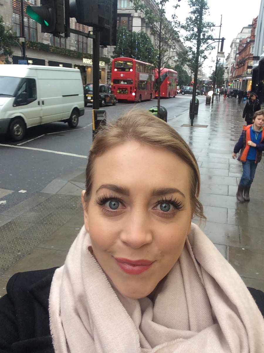 Rainy Londen for some Xmas inspiration! #hunkemoller #vm