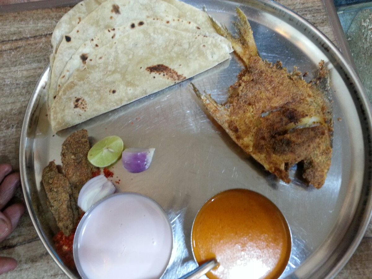 grindingstonefd's tweet photo. Driving away the blues... Amazing fish thali at Achrekar's Malwan Katta in #Dadar.. Bliss.. #livetoeat https://t.co/OXlWBPiPLv