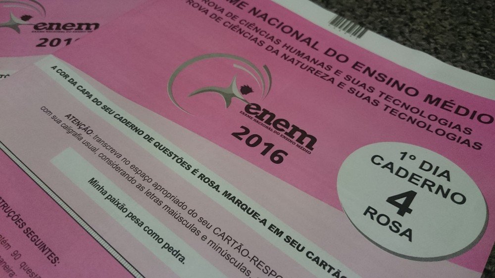 g1's tweet photo. Gabarito do #Enem2016 é divulgado https://t.co/DDZ5EFP0dP #G1 https://t.co/ZRPQT99IC7