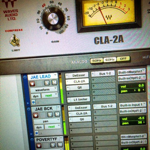 RateTheMix's tweet image. How to Select a Vocal Chain goo.gl/jfnD3y @MPGInsider