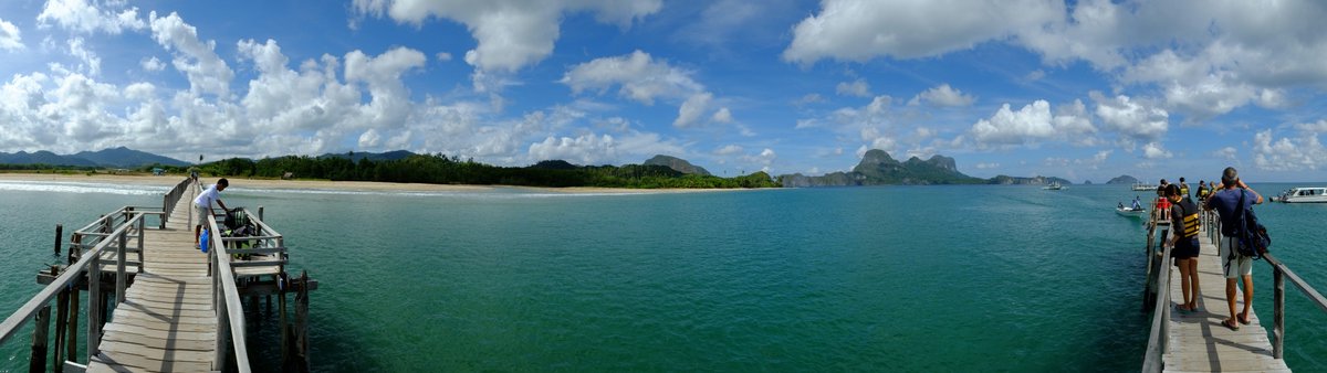PhilTourismME's tweet photo. There are 7,107 islands that make up the Philippines and they’re divided into three regions- Luzon, Visayas and Mindanao. https://t.co/EBrmlzgrYj