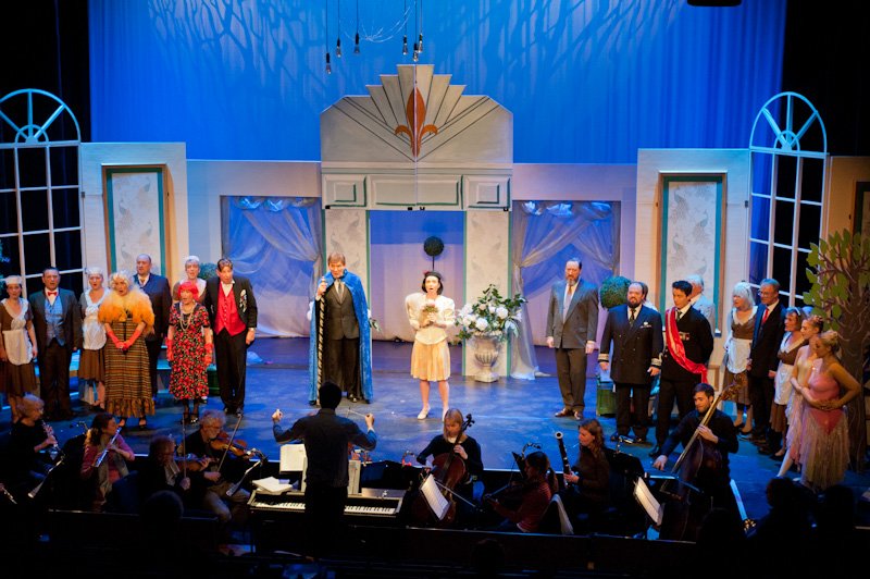 KennetOpera's tweet photo. The big picture: @ArlingtonArts stage where our La Cenerentola opens tonight! https://t.co/6CPa5ce5Jq