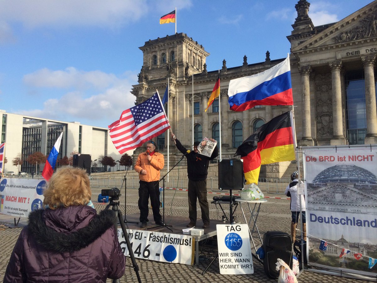 В Берліні перемогу Трампа святкують із георгіївськими стрічками - фото 2