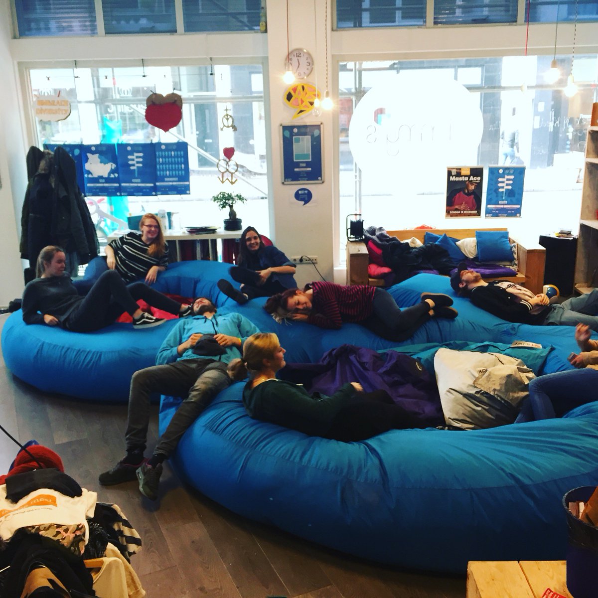 Vanavond chillend op onze zitzak de film "Human" kijken bij <a href="/Jimmys050/">Jimmy's Groningen</a> KOM OOK! <a href="/letsgro050/">Let's Gro</a>