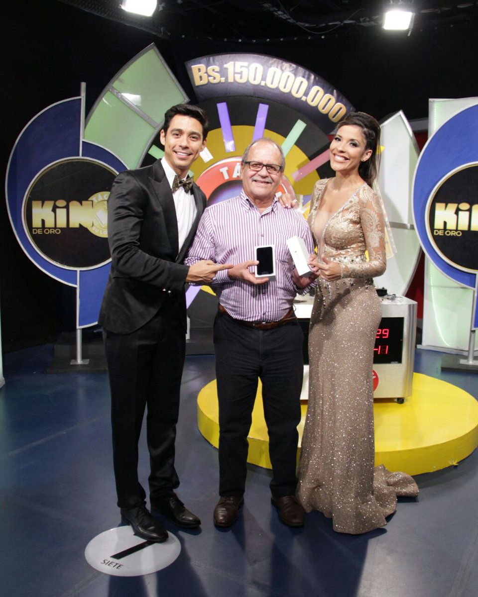 vanessamaradona's tweet photo. Con nuestro ganador del iPhone 6 Richard Mendoza y mi @leoaldana en nuestro #KinoDeOro por @TelevenTV @KinoTachira @LotDelTachira https://t.co/lLJp60kjzh