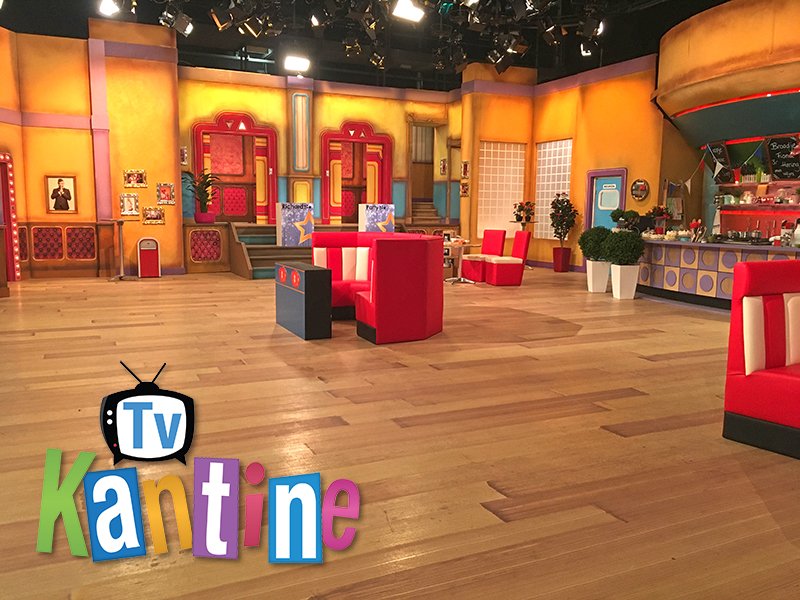 De <a href="/RTLTVKantine/">De TV Kantine</a> hebben we ook dit seizoen weer van natuurgetrouwe, groene- en bloeiende decoraties voorzien. #kunstplanten #maxifleur