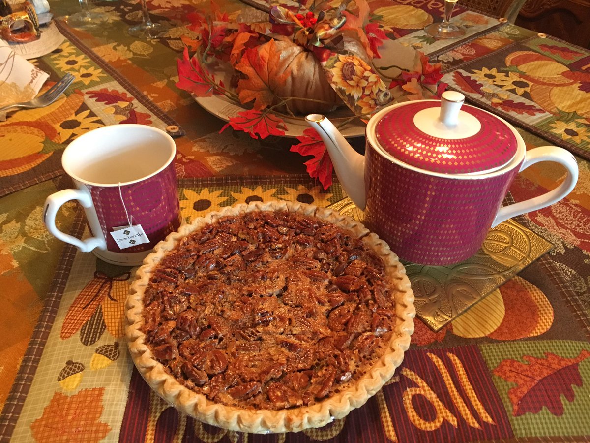 Chocolate bouton pecan pie #yummyinmytummy