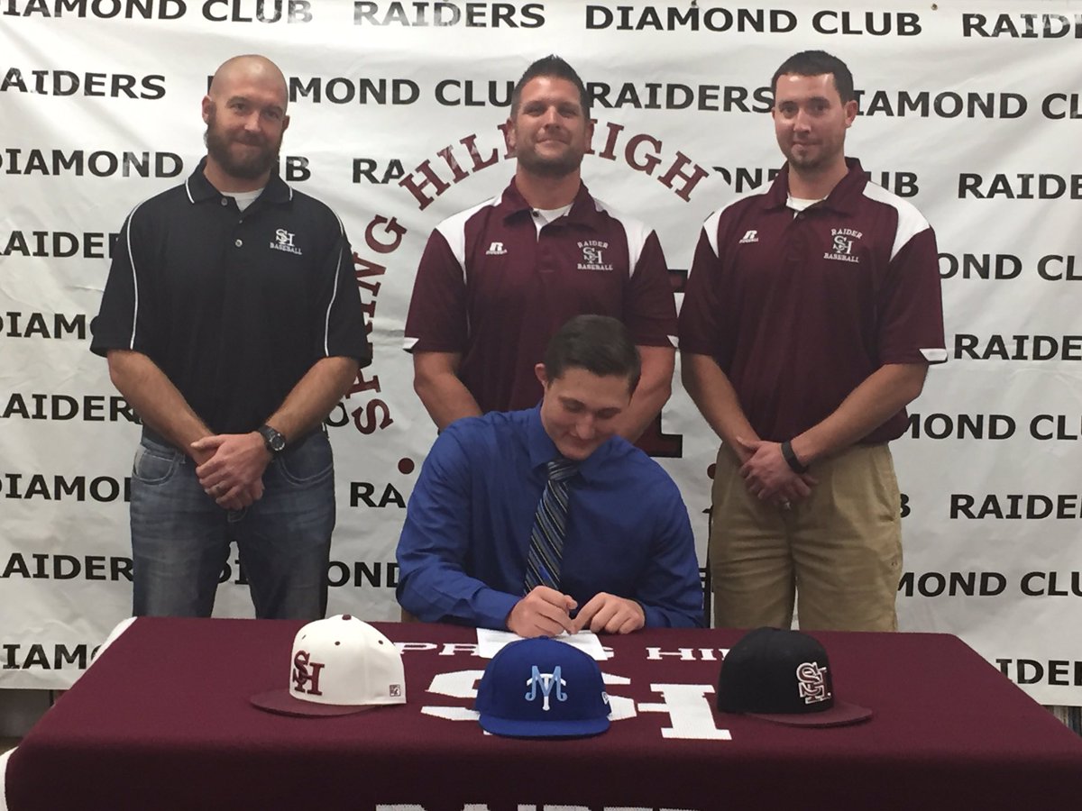 thomas_brycen's tweet photo. I can officially say I'm now a Blue Raider!! #boltup ⚡️⬆️ @MT_Baseball https://t.co/y5J6d62LyP