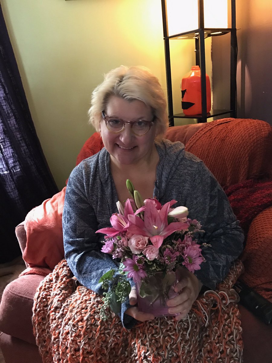 Mannabouttown's tweet image. TY @deberpea and the #PPSGroup for my beautiful flowers!!!! Perfect timing. 💕 -- I needed a smile today.