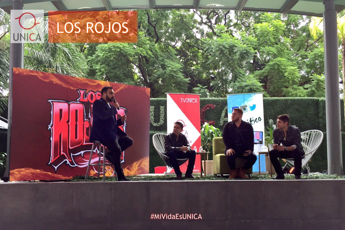 UNICAmty's tweet photo. En el escenario de #Mediática 📺📻📚 nos acompañan #LosRojos 🎙 https://t.co/od90iBEFkM