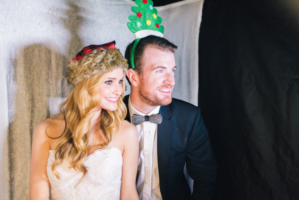Vivv_App's tweet photo. Looking to get married quick? Check out tips for a #holiday #wedding! #weddingwednesday #christmas https://t.co/3GnHqnIeKP https://t.co/ptIWu8nNvz
