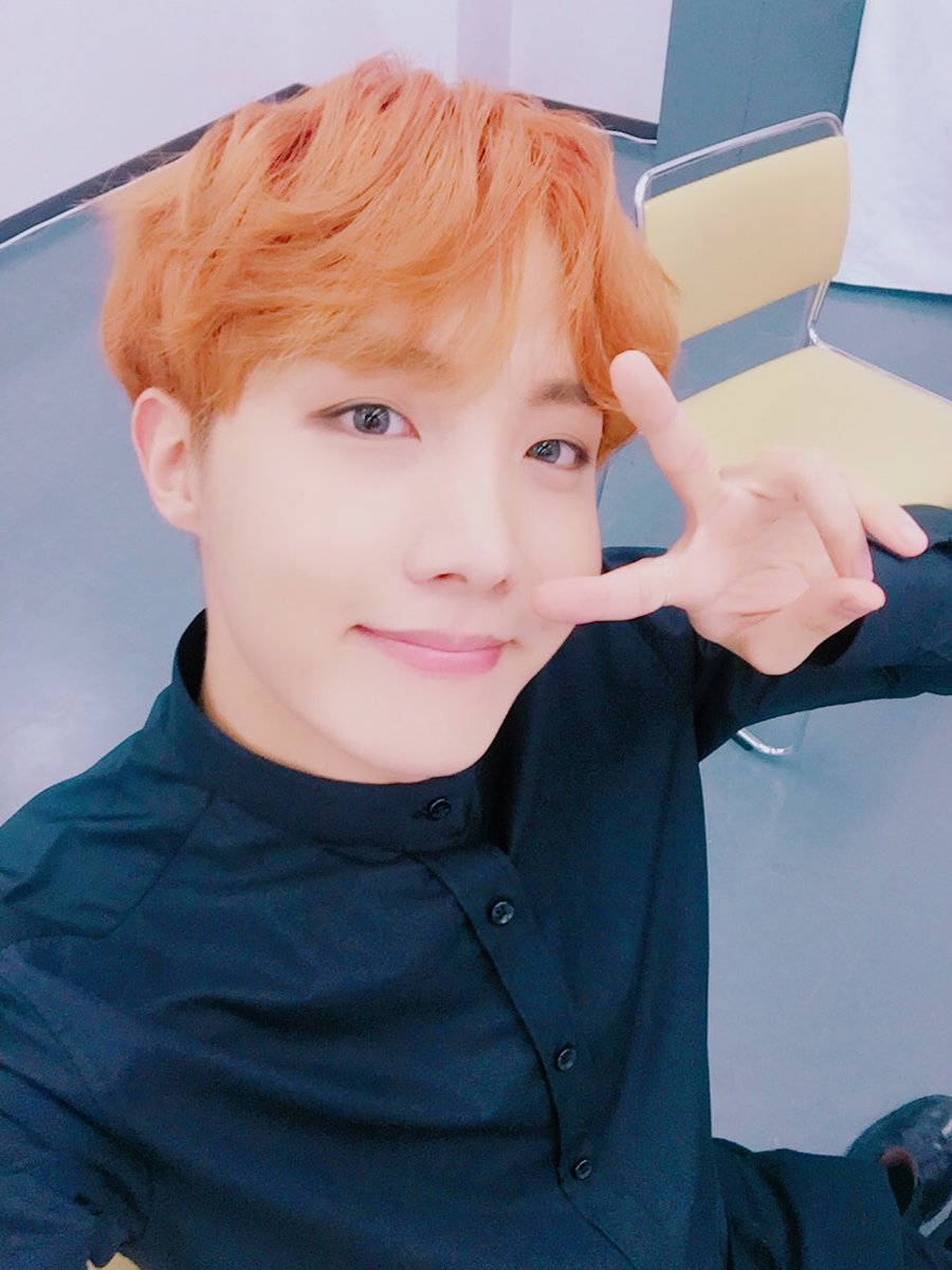 hobiiworld's tweet photo. I love him so much❤
#JHPOPE #Hoseok #JungHoseok #Beautiful #Sunshine #BTS https://t.co/5g8QDnlgBb