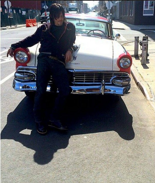 TinaTWD's tweet photo. ♥#TWD ☆Happy #HumpDay #TWDFamily ♥ @wwwbigbaldhead @schnuppideluxe @Addixon2010 @ghost_junkie @twdgods @reybows https://t.co/DWdLXah7Ti