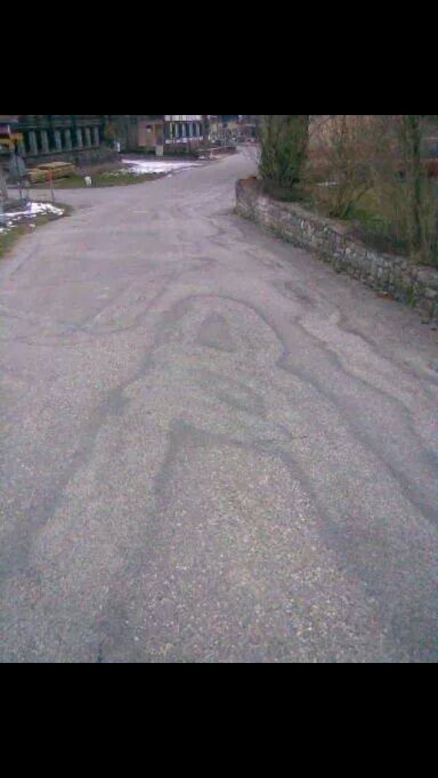 mams1's tweet photo. Sur une ruelle quelque part en Europe #BambaFepp #18Safar https://t.co/0yheqzdI1b