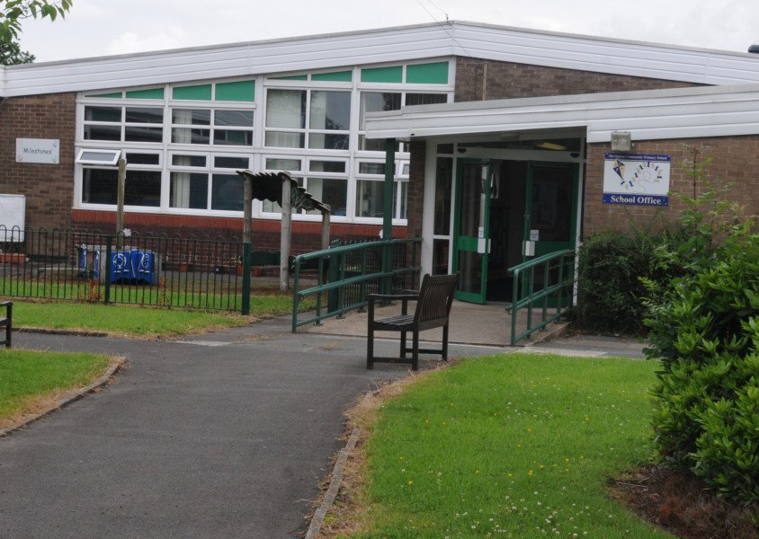 WigToday's tweet photo. Teacher at closure-threatened school blasts council chiefs over treatment of staff in letter. #Wigan
https://t.co/9UBoWVuXxj https://t.co/To7AWwKroc
