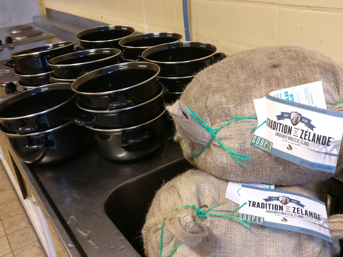 Proeving door mosselkookploegen. We bieden topkwaliteit dit en komend weekend!
bernarduscollege.be/culinair