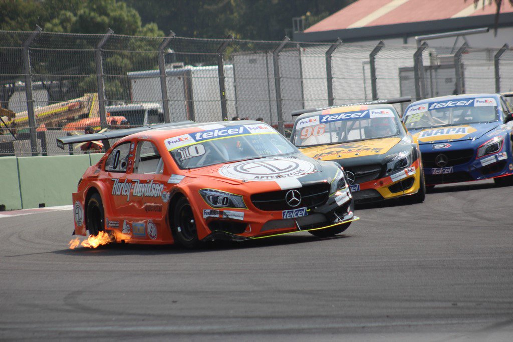 2bracingMx's tweet photo. Iniciamos el día con la galería de @operaltac en la final de la #V8Challenge en el #AHR con @SupercopaTelcel @HDQRO https://t.co/GRMuqcT2k8 https://t.co/9DX1Qoj3qP