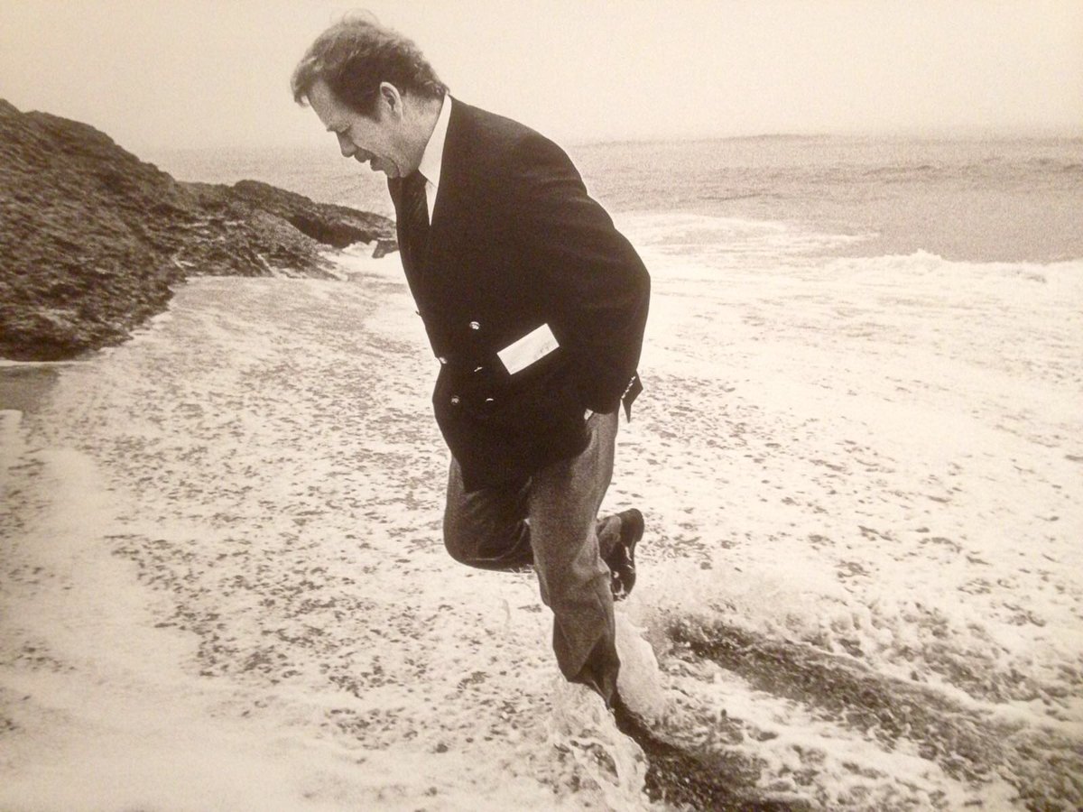 SwissEmbassyCZ's tweet photo. Doporučení hodná výstava fotografií o nezapomenutelném Václav #Havel v @DOXPrague @Havel80 https://t.co/ZRFUI9r3CV