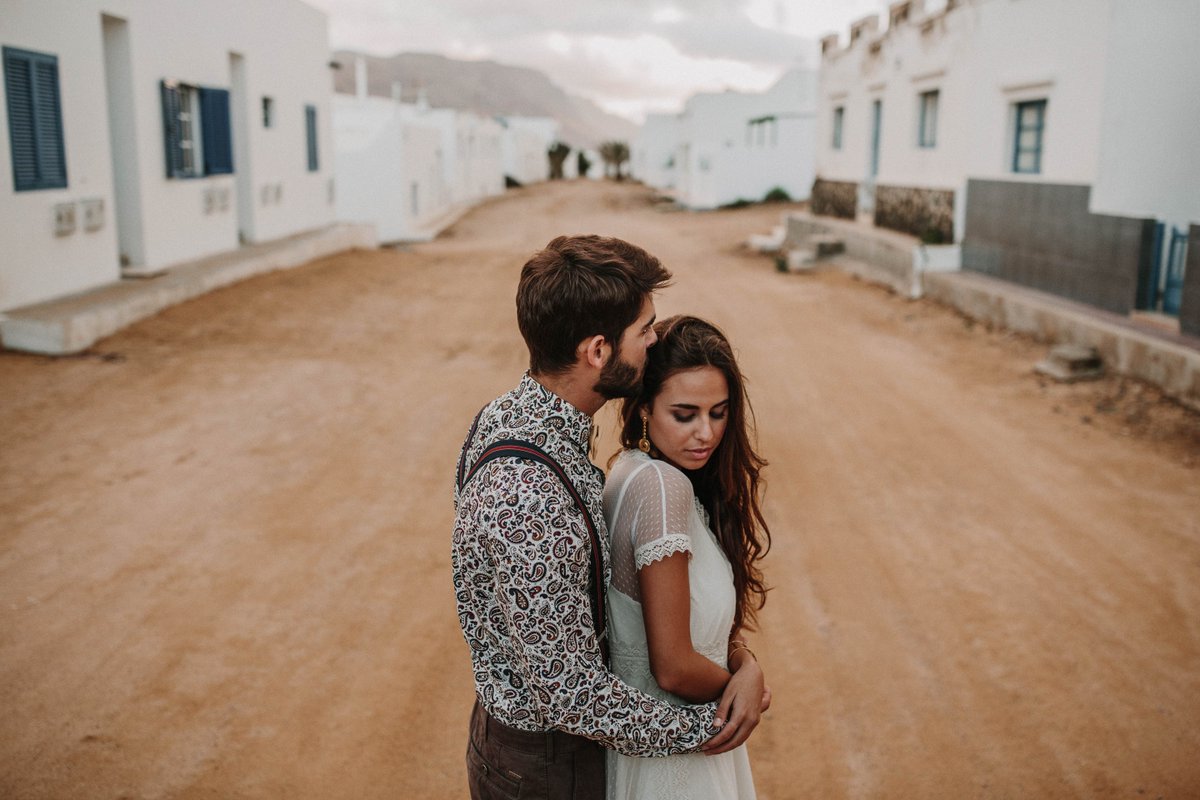 TurismoLZT's tweet photo. The art of photography, love and inspirational landscapes: that's #wolvesworkshop wich is celebrating now in #LaGraciosa https://t.co/JUFM0znhNI