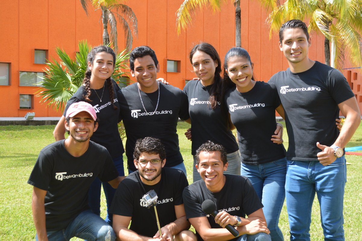 beteambuilding's tweet photo. Gracias a @TeletonMexico en el CRIT Cancún, es un placer apoyar a este equipo con un corazón gigante. #teambuilding #betraining #muralistas https://t.co/uwCkY3rfRr